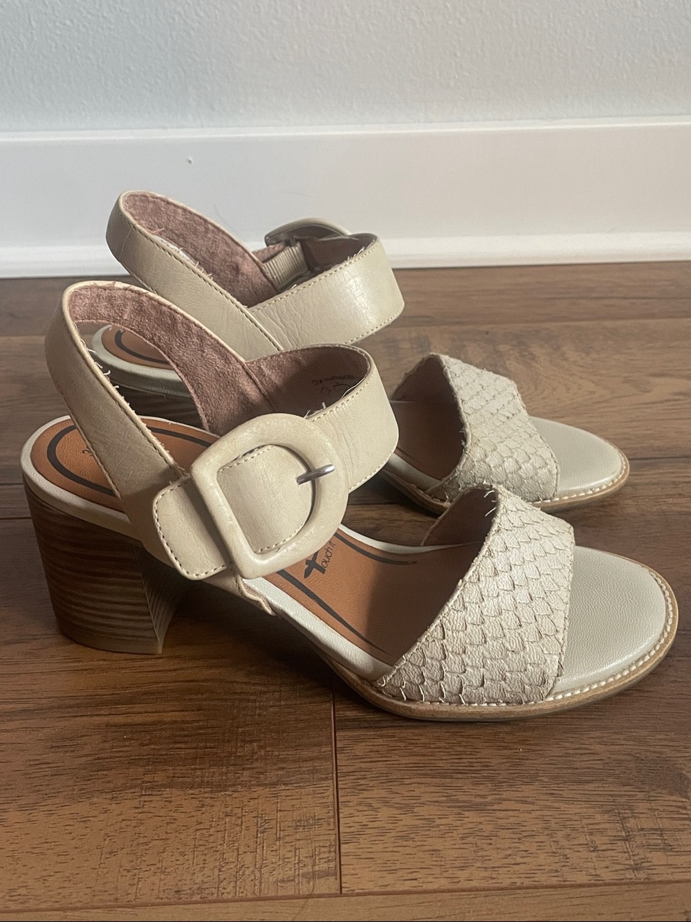 Tamaris Danni Cream Block‎ Heel Leather Sandals Size 38 US 7.5 / 8